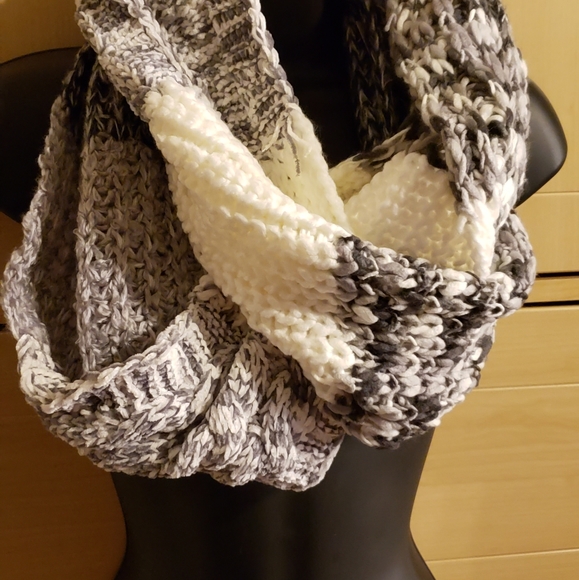 Ladies scarf - Picture 4 of 6